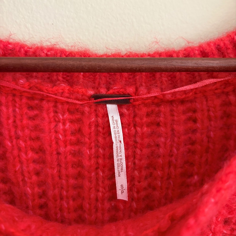 Modern Women's Authentic Free People Chunky Knit Boxy Red Puffy Sleeve Sweater - Picture 4 of 10